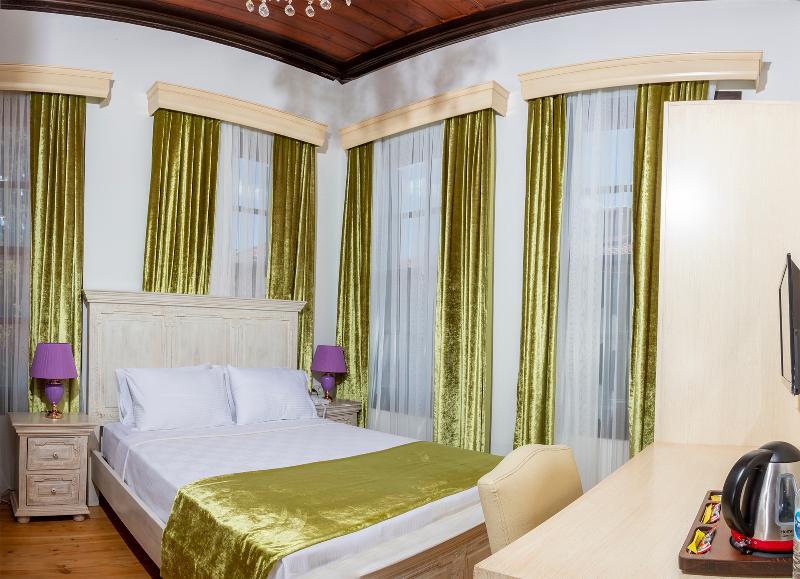 Cedrus Hotel 3*